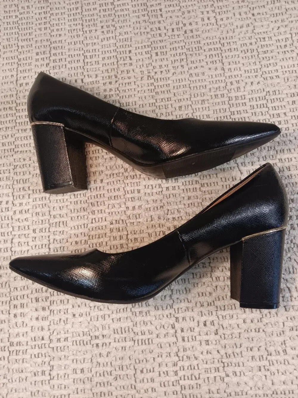 db Dress Barn 'Gallery' women's chunky black pumps w/ gold embellishment sz 10 M